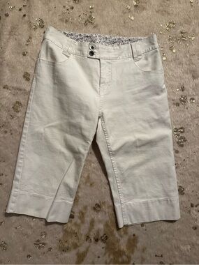 Women's White Bermuda Shorts 8 - Classic Mid-Rise Crop